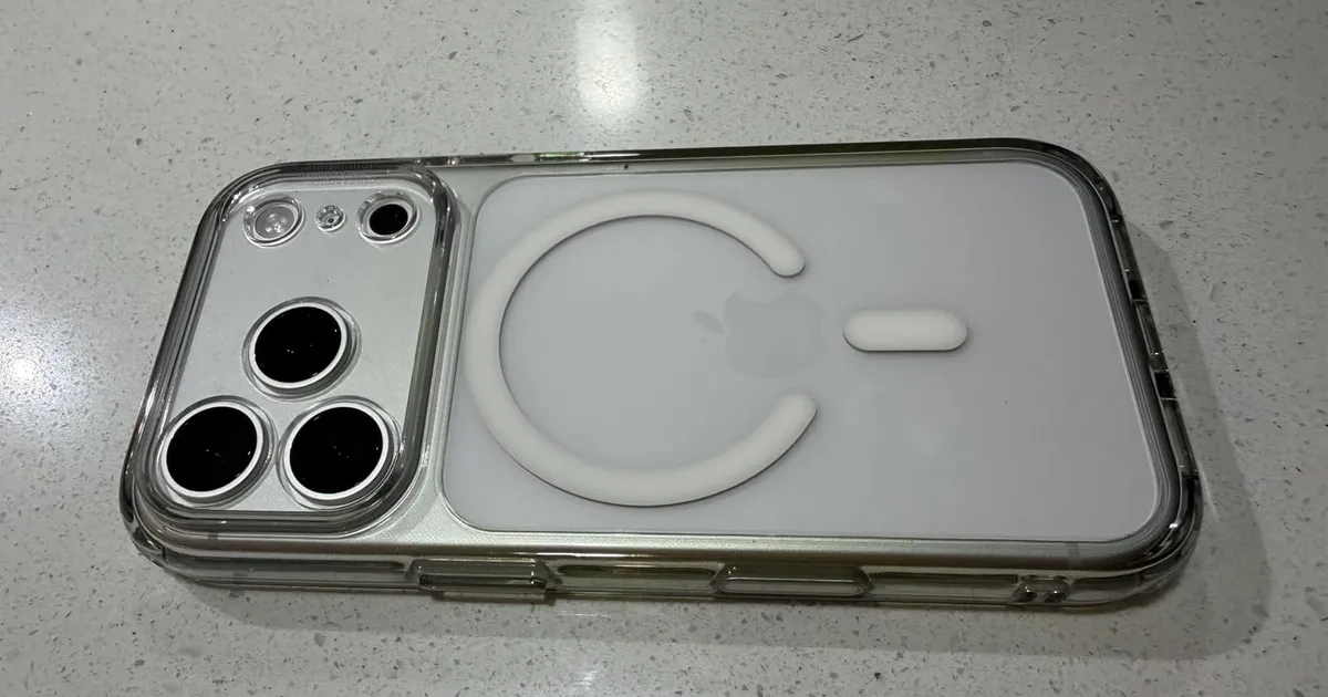 ESR Classic Hybrid Case for iPhone 17 Pro Max – Magnetic Strength with Clear Confidence (2025)