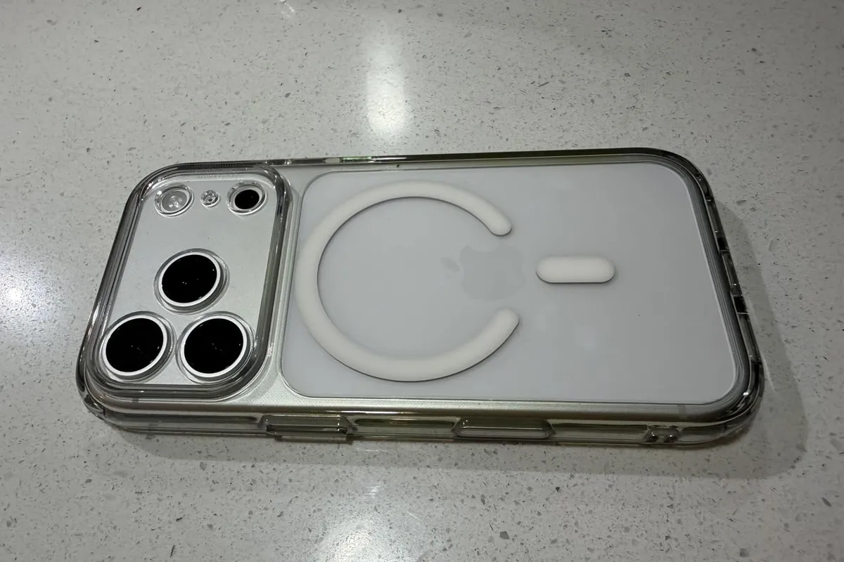 ESR Classic Hybrid Case for iPhone 17 Pro Max – Magnetic Strength with Clear Confidence (2025)