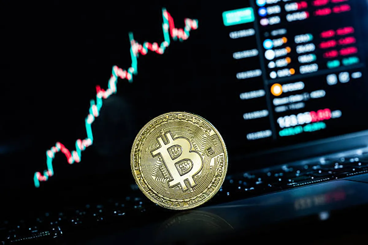 Bitcoin Slumps to $104,782 Following Trump’s Trade Escalation