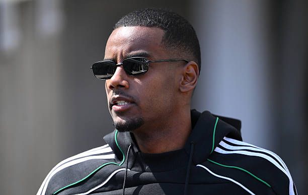 Alexander Isak Back at Newcastle as Liverpool Transfer Saga Takes New Turn