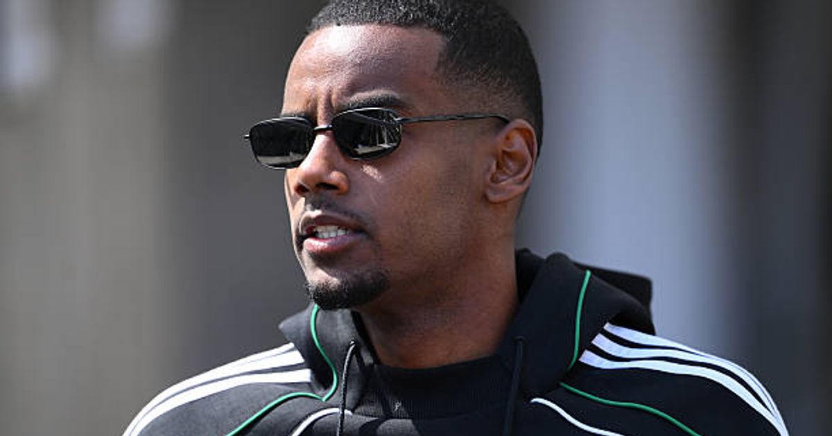 Alexander Isak Back at Newcastle as Liverpool Transfer Saga Takes New Turn