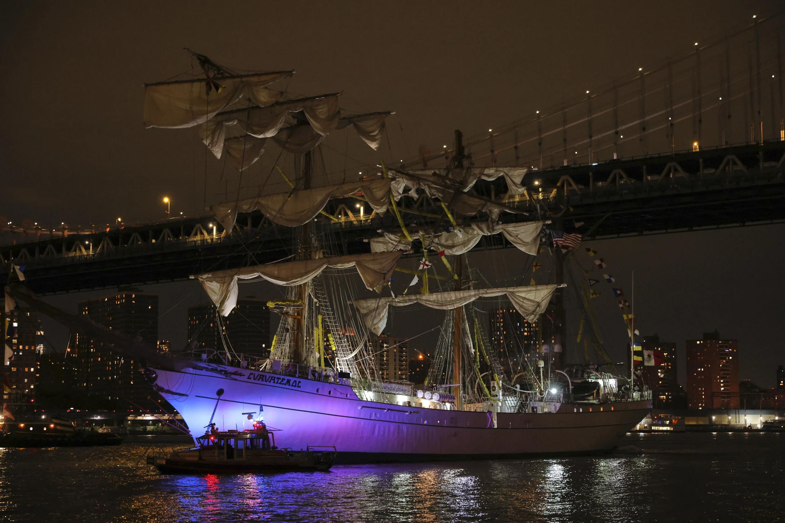 Mexican Navy Training Ship Collides with Brooklyn Bridge After Power Loss, Resulting in Two Fatalities