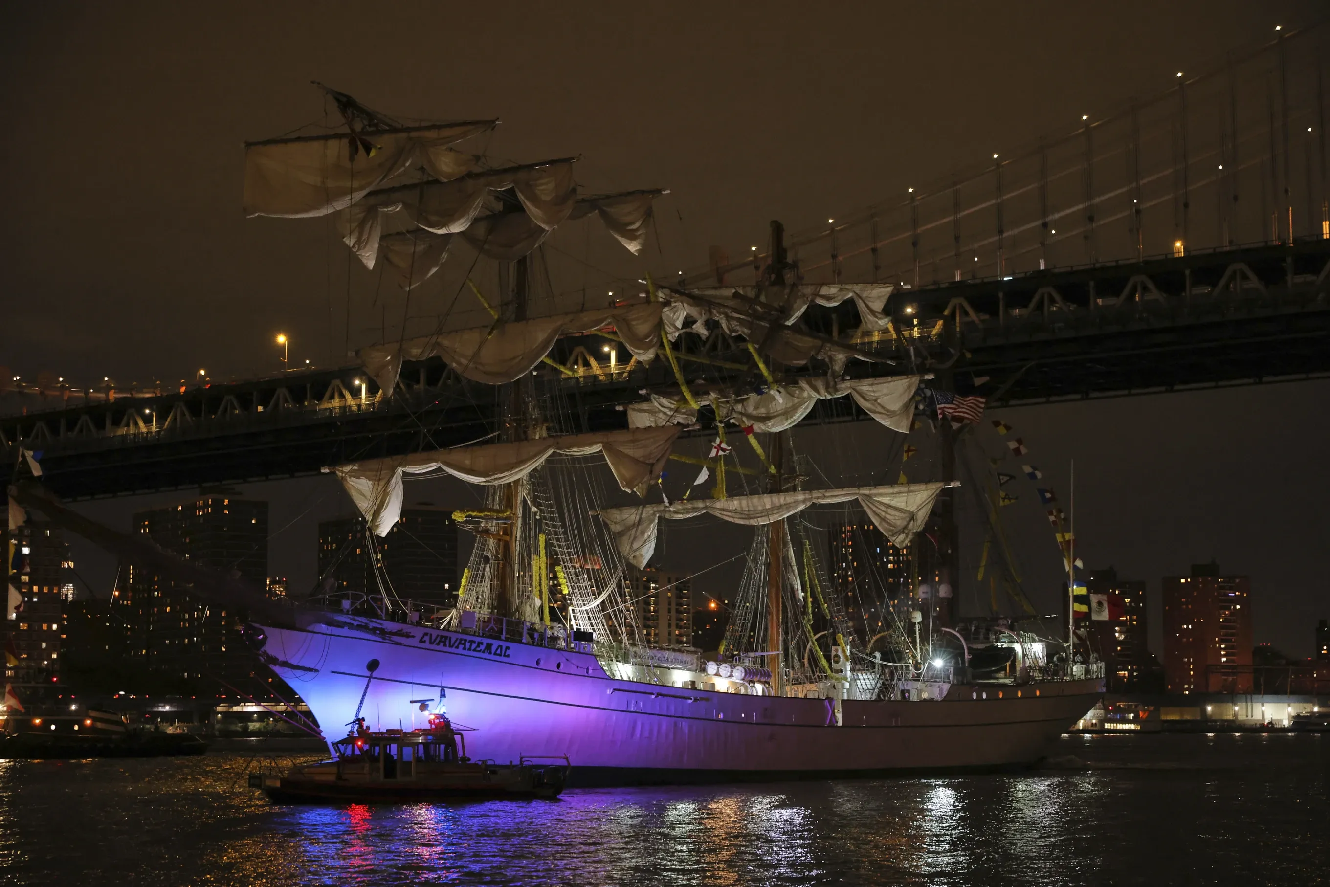 Mexican Navy Training Ship Collides with Brooklyn Bridge After Power Loss, Resulting in Two Fatalities