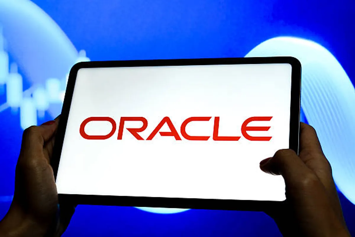 Oracle Bonds Drop as $38B AI Debt Plan Raises Investor Risk – Nov 2025