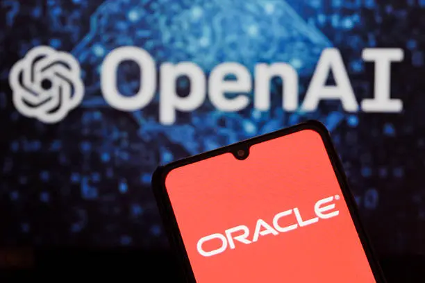 Moody’s Warns of Risks in Oracle’s $300 Billion AI Contract Commitments