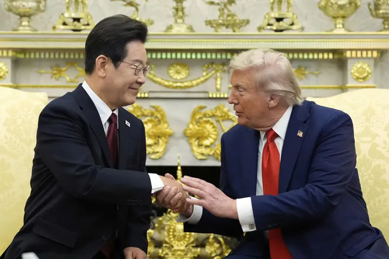 Trump Shifts from Warning to Warmth in Summit with South Korea’s Lee