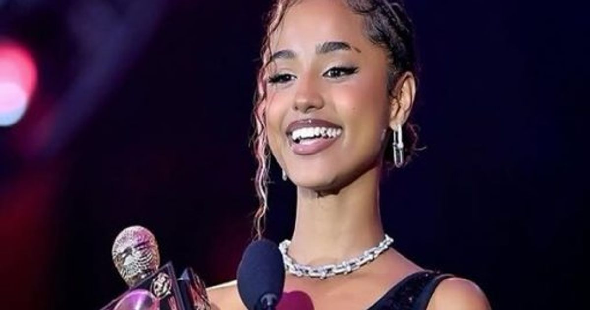 Tyla Triumphs at 2025 AMAs, Clinches Favorite Afrobeats Artist Over Nigerian Contenders