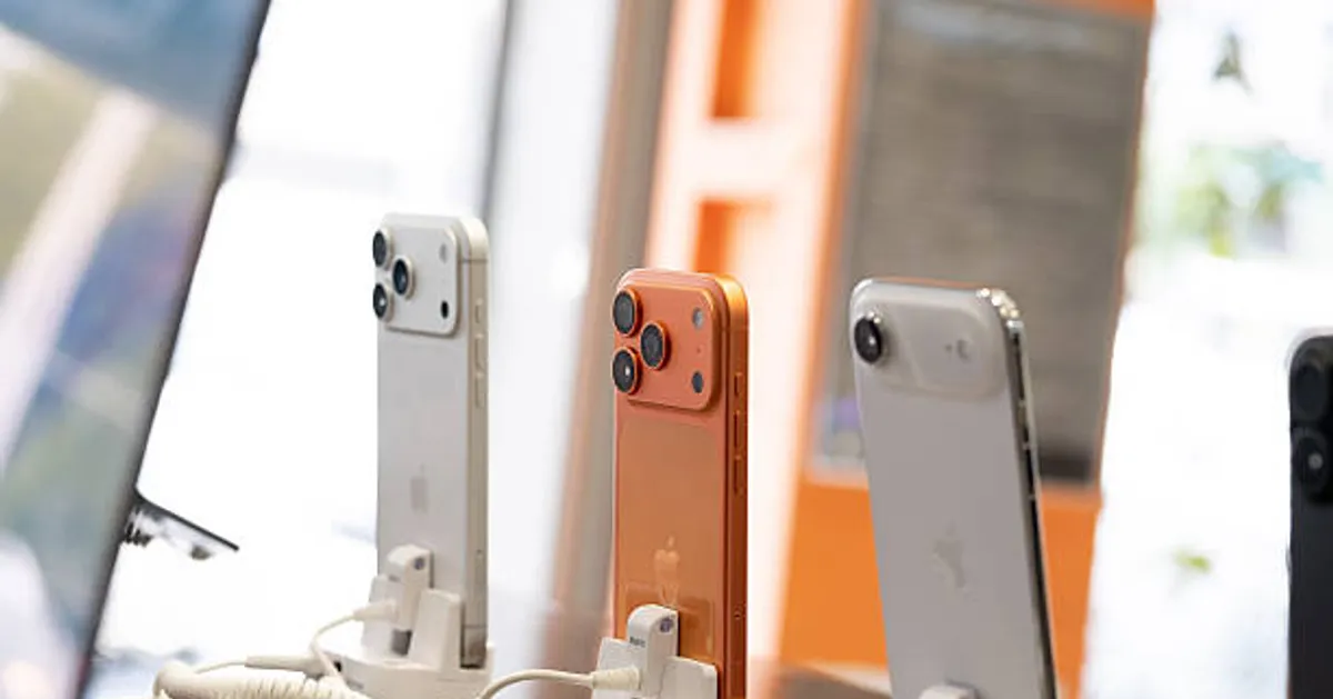 Global Smartphone Shipments Rise 2% in 2025 as Apple Leads Market