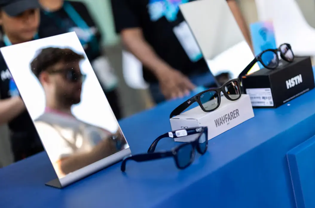 Meta Launches New Smart Glasses with Built-In Display