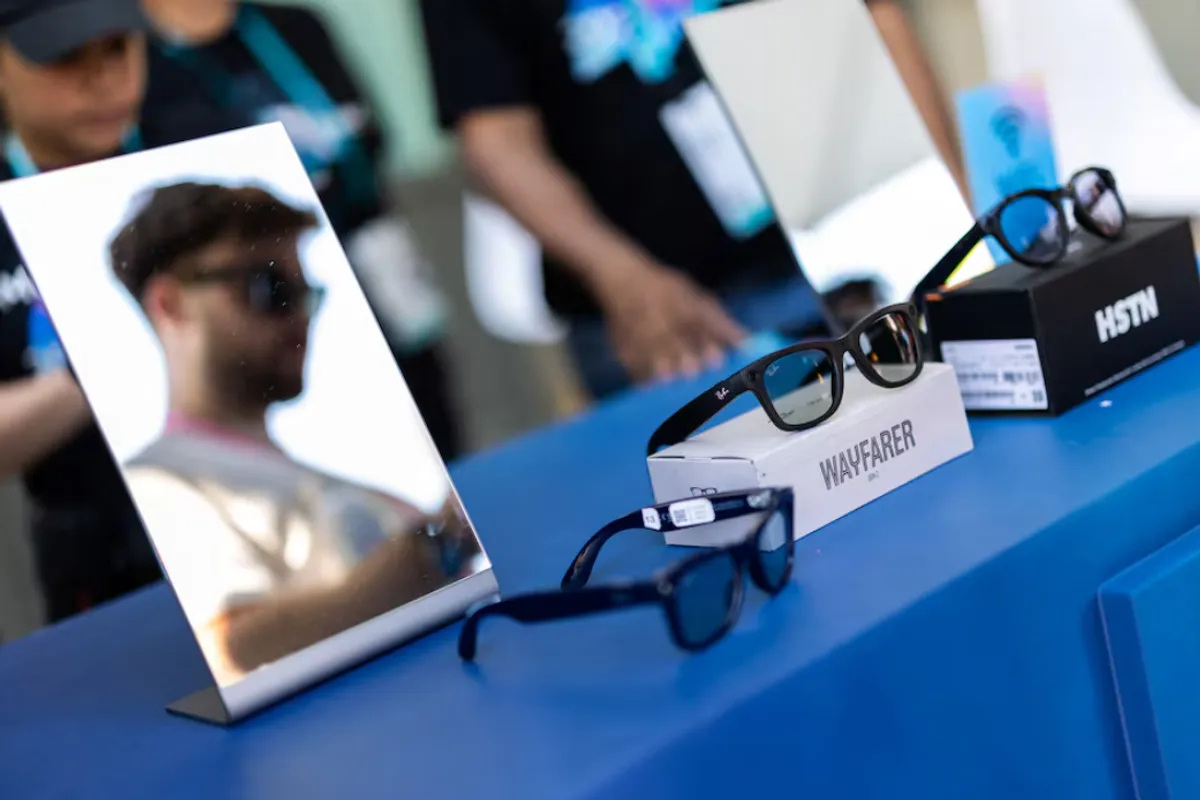 Meta Launches New Smart Glasses with Built-In Display