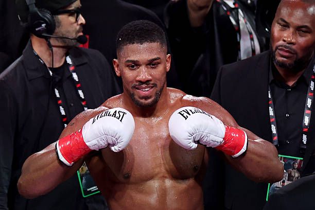 Anthony Joshua Injured in Nigeria Car Crash That Killed Two Close Friends