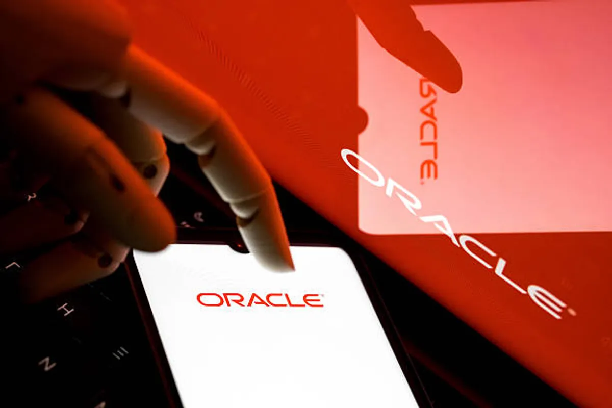 Oracle Faces Delay Reports on OpenAI Data Centers Amid AI Infrastructure Push