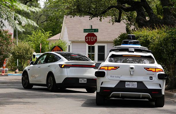 Tesla’s NYC Robotaxi Push Sparks Legal Questions Amid Bold Expansion
