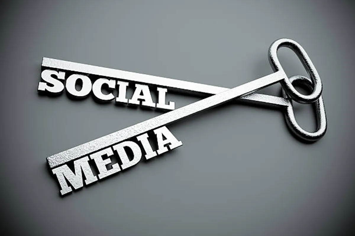 How Social Media Comparison Fuels Anxiety — and How to Combat It