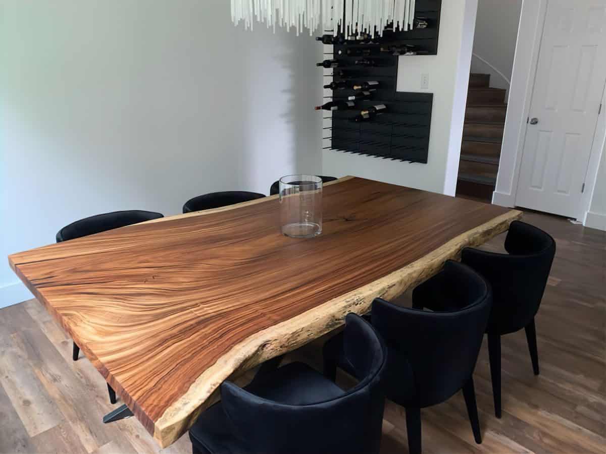 Captivating modern live edge dining table - a fusion of natural wood's raw beauty with contemporary design. Unique live edge detail adds rustic charm. Sleek lines and minimalist appeal create a stylish and inviting dining experience