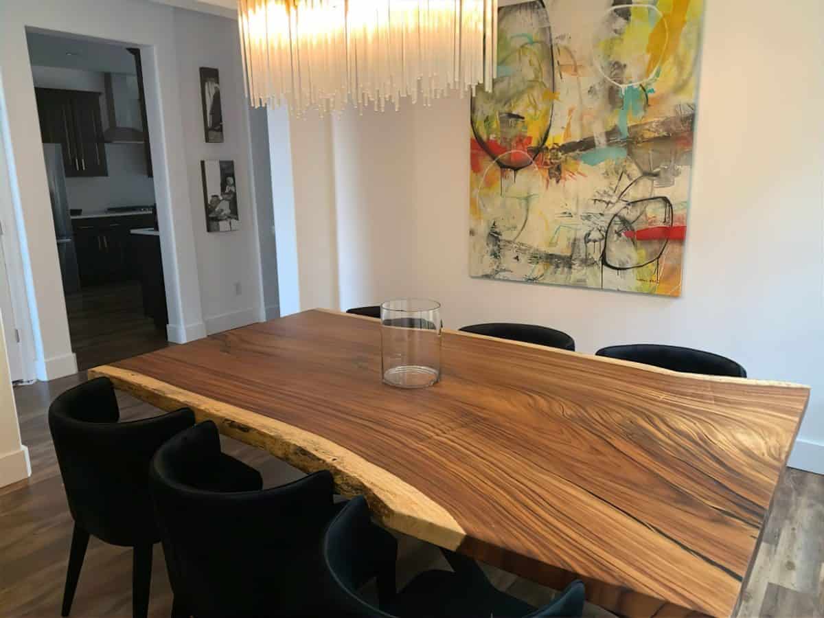 Discover the modern charm of our Guanacaste wood table. Meticulously crafted, it showcases rich grains and sleek lines for a captivating blend of natural beauty and contemporary design.