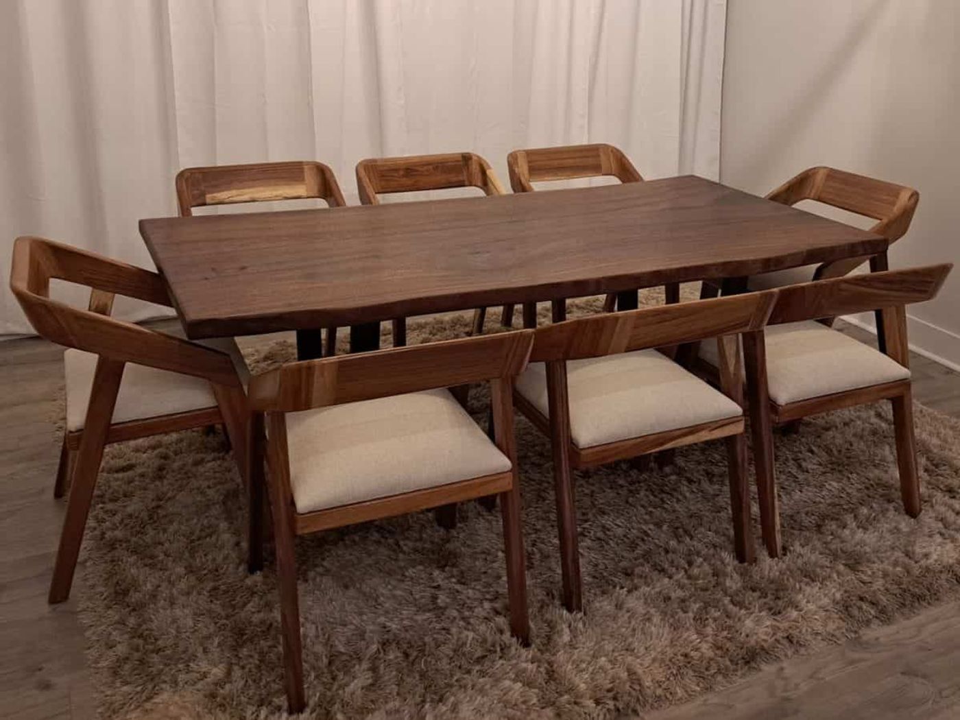 Dining table Conversation - Live edge table Auastin