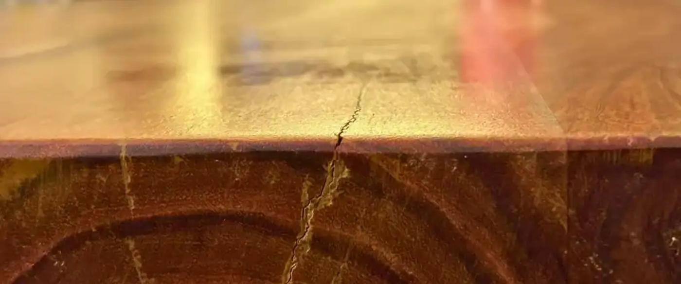 Close-up-of-a-natural-table-with-a-visible-crack