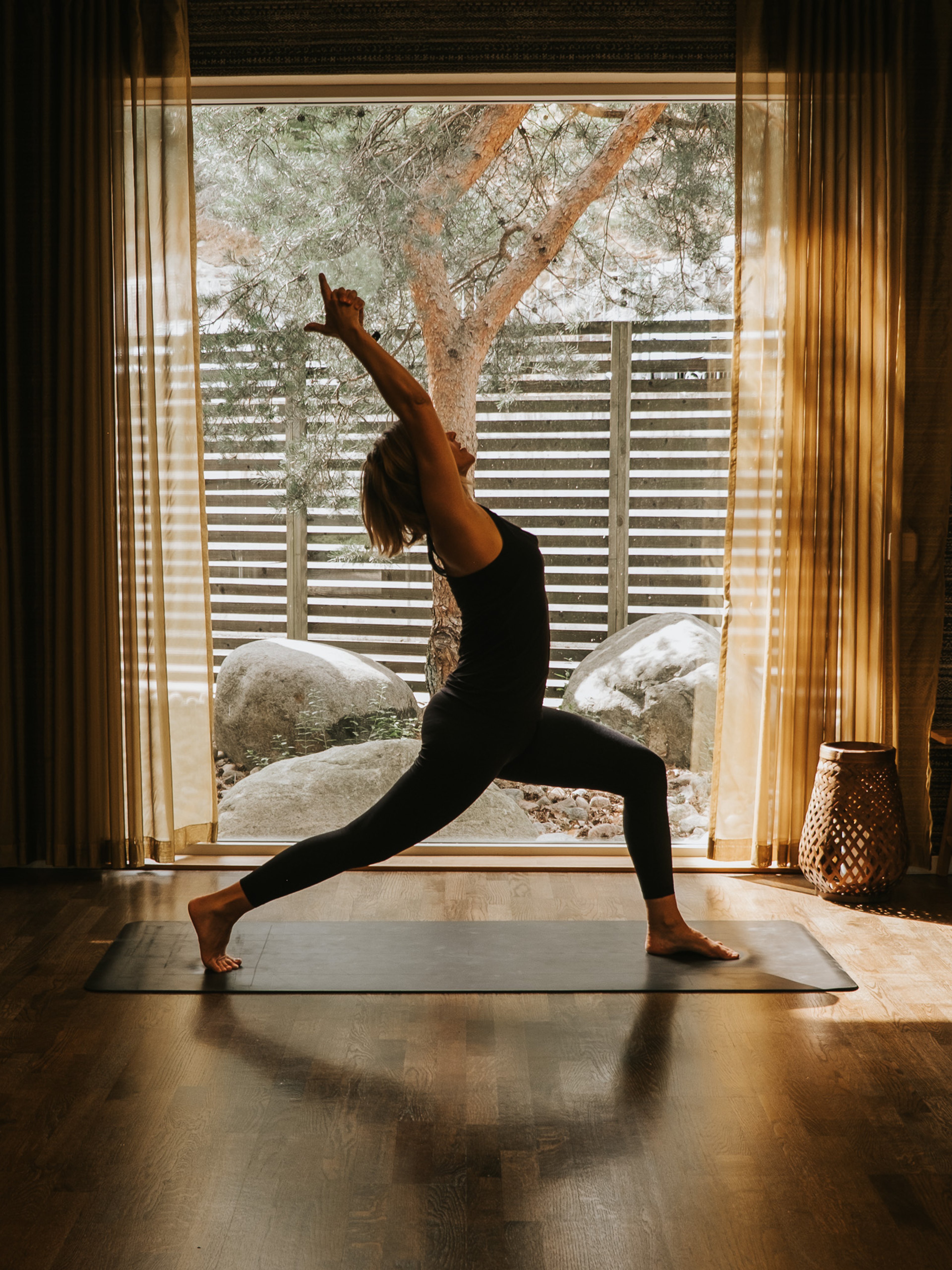 Kvinna i yogaposition