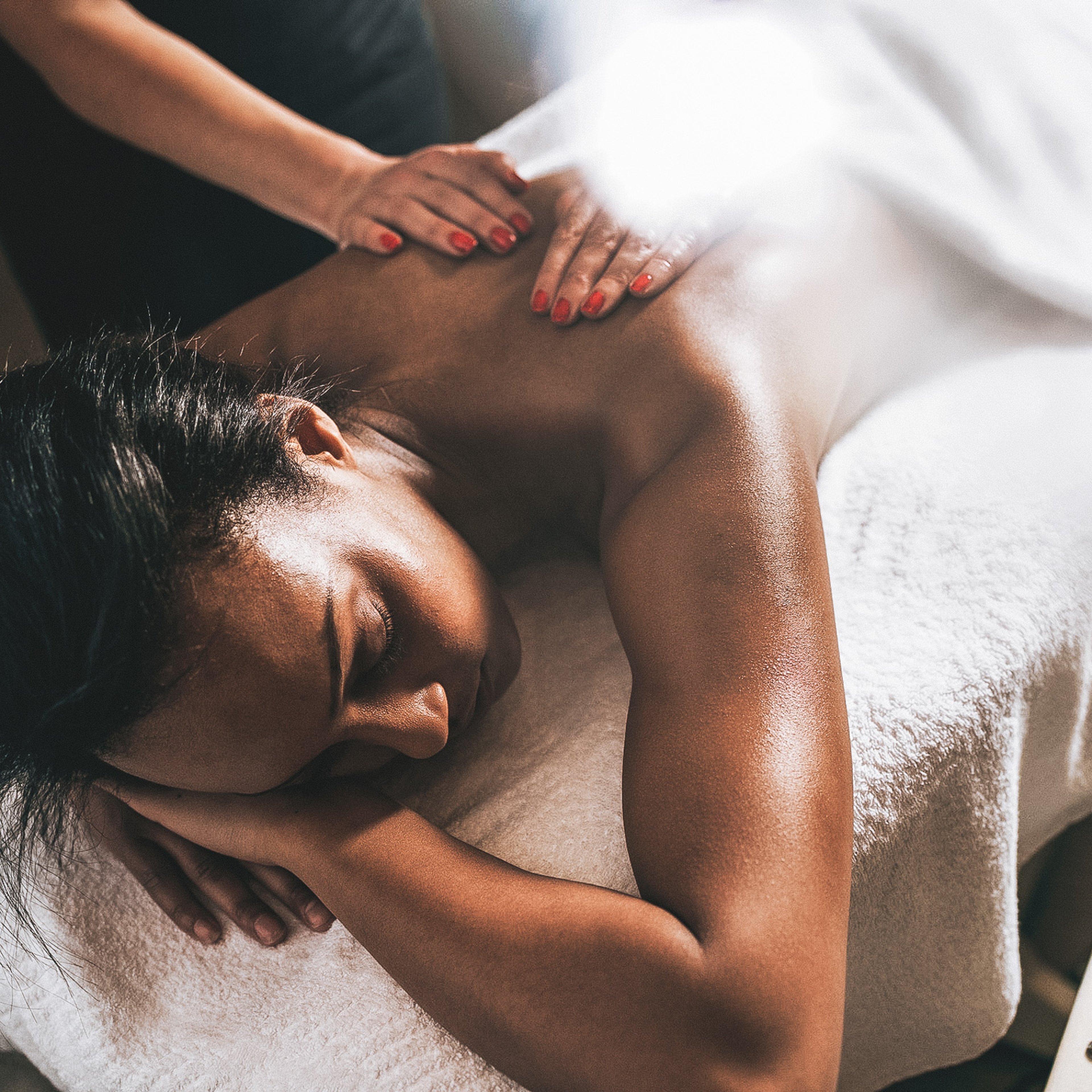Kvinna som får massage