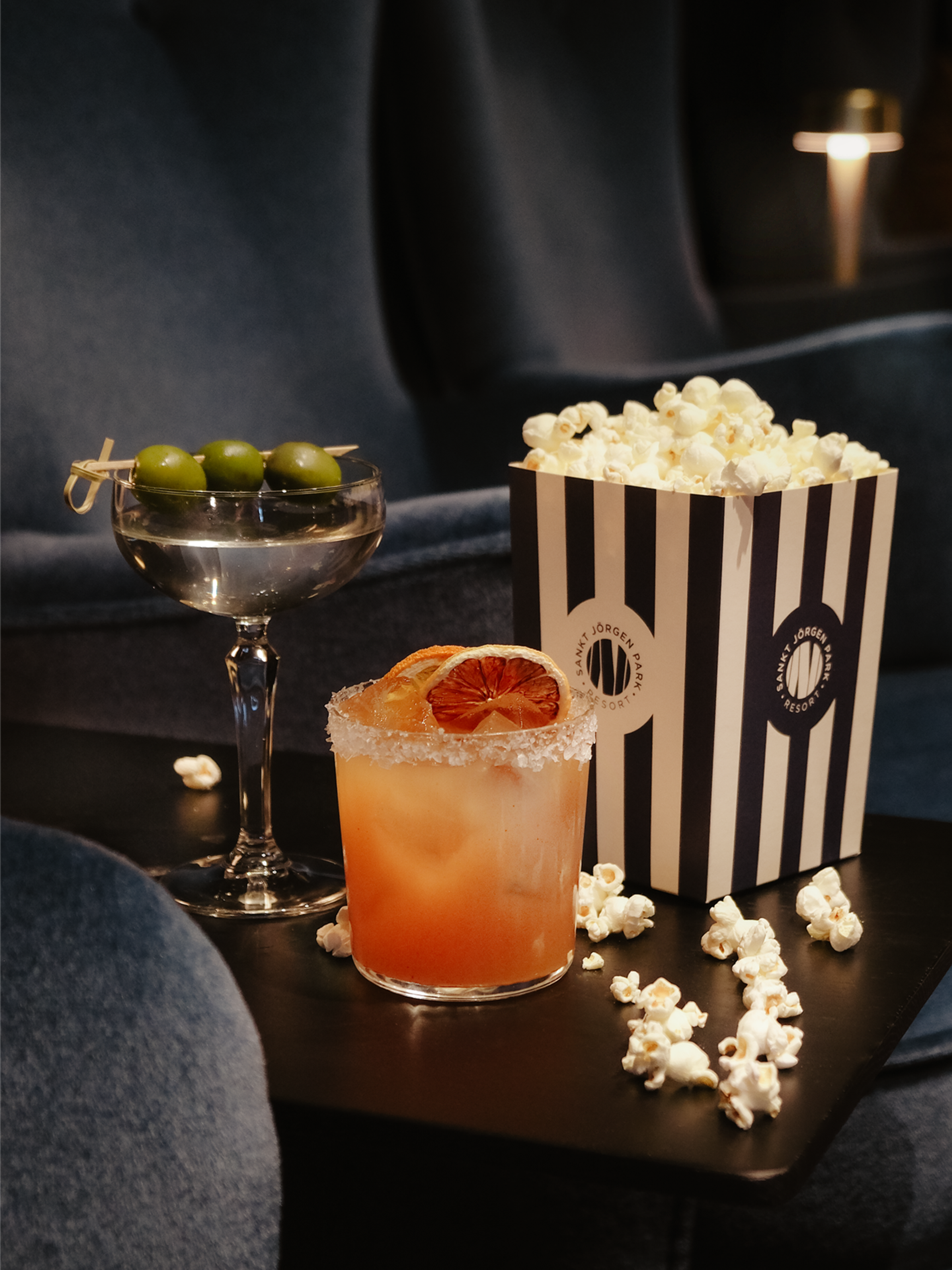 Popcorn och drinkar i biografen