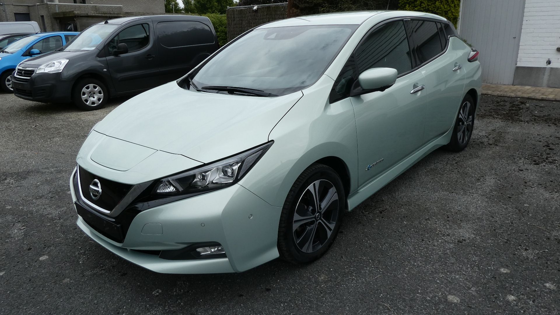 NISSAN LEAF