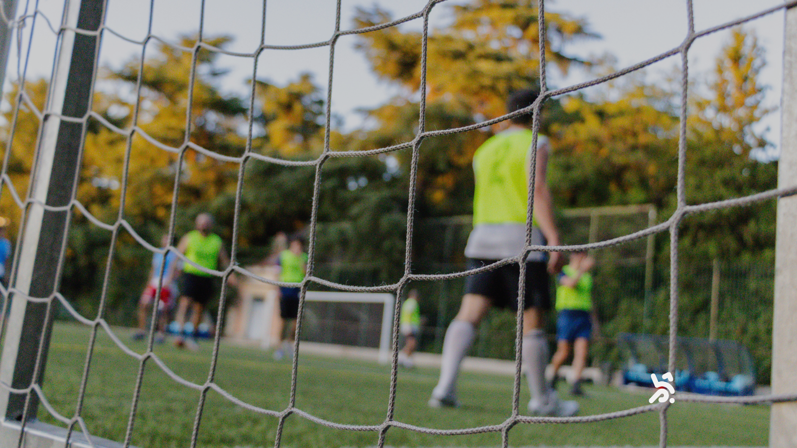 Jugar al fútbol sin equipo en Madrid: cómo apuntarte solo a un partido organizado