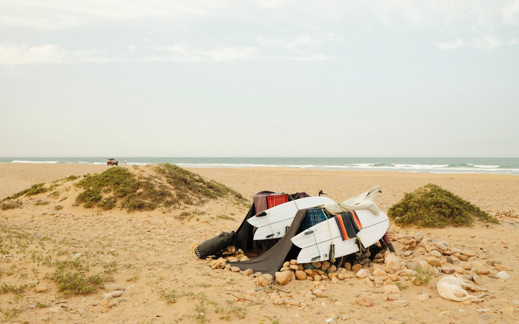 Martin Vekemans and Ludovic Thibaut on their mopeds in Morocco