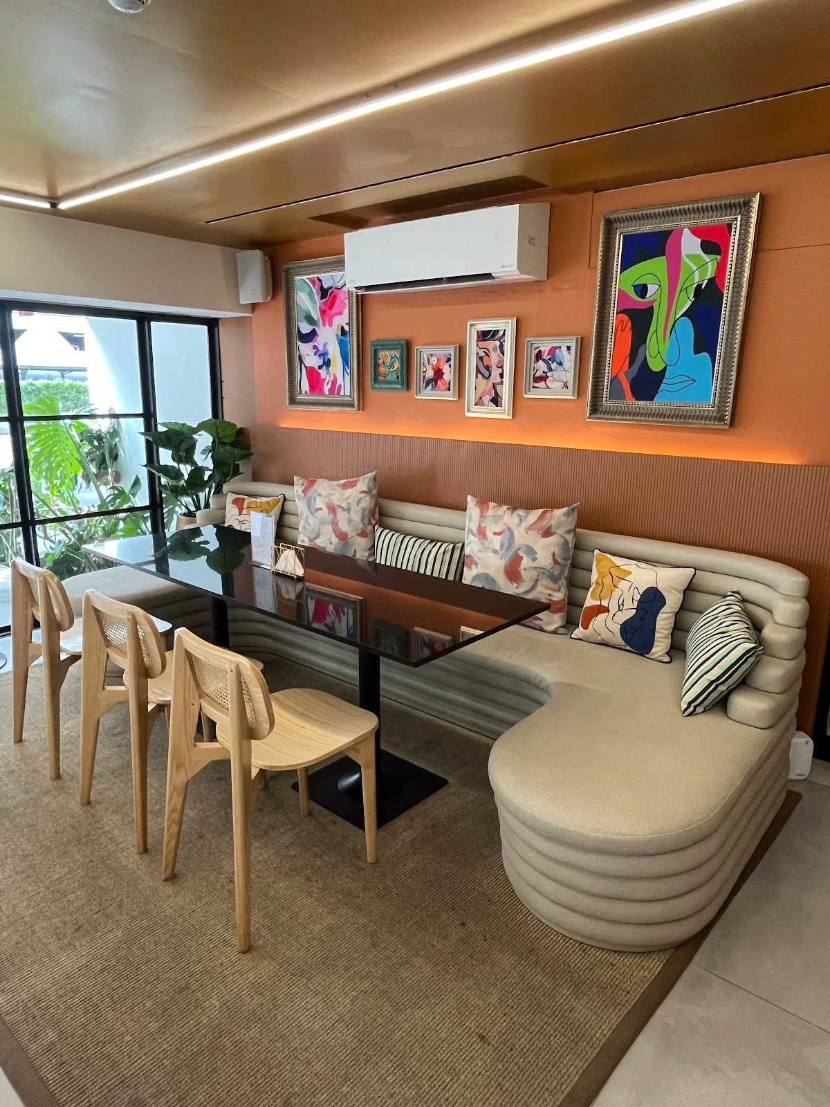 Bloom Café & Garden Lounge - Image 8