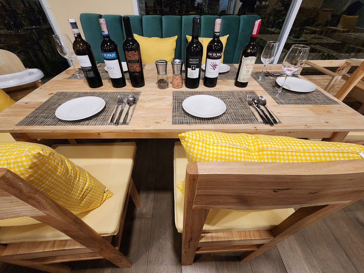 Bailey's Kitchen & Cafe - Image 6