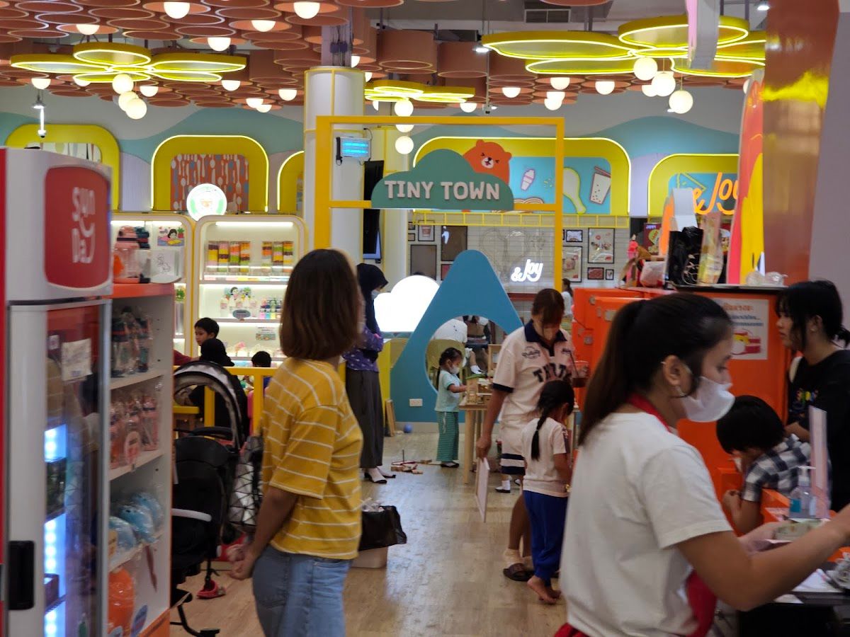 Sunday Playland - Image 3