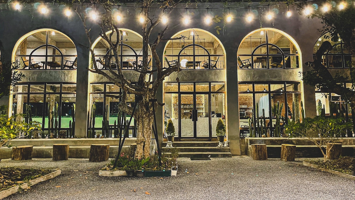 The Rabbit's Grove Cafe & Restaurant - Image 4