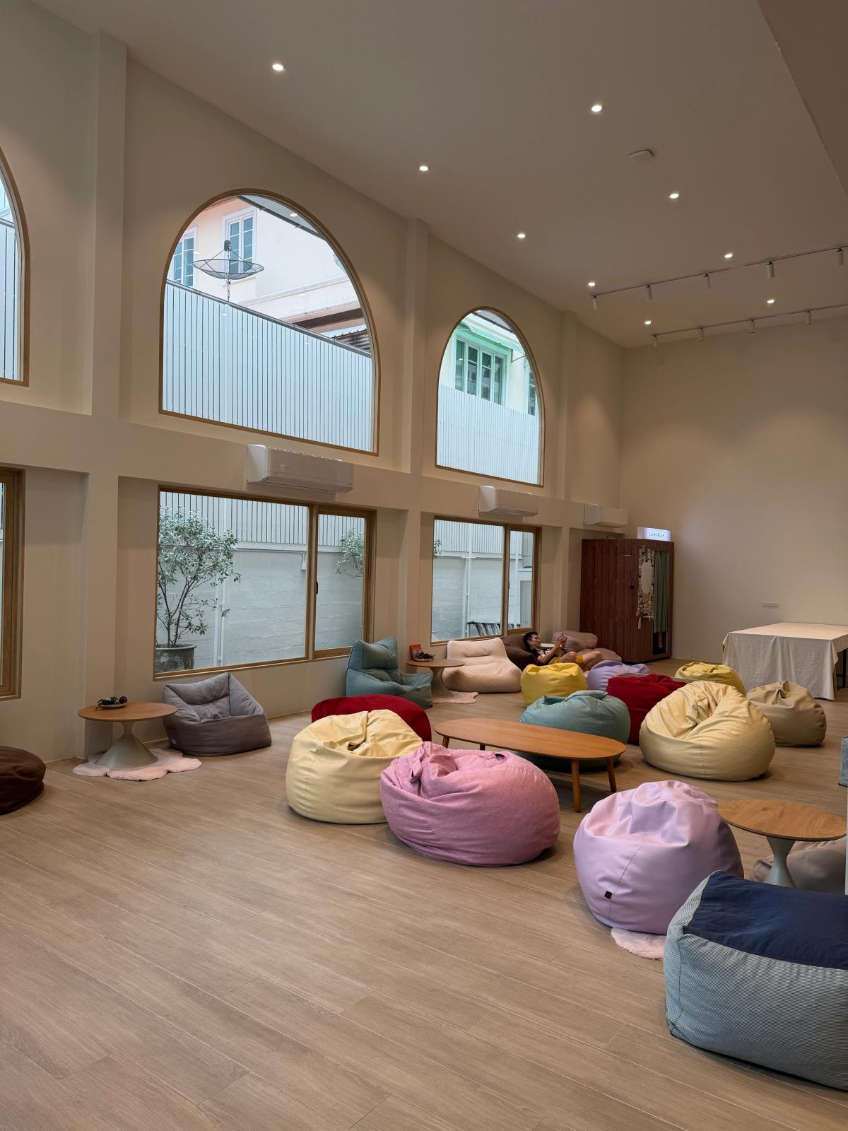 Living Room Thonglor - Image 5