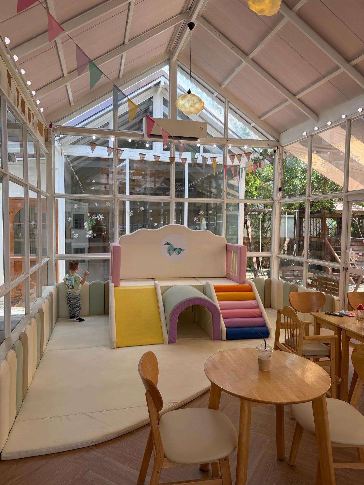 Banana Tree Horse Kids Cafe - Image 5