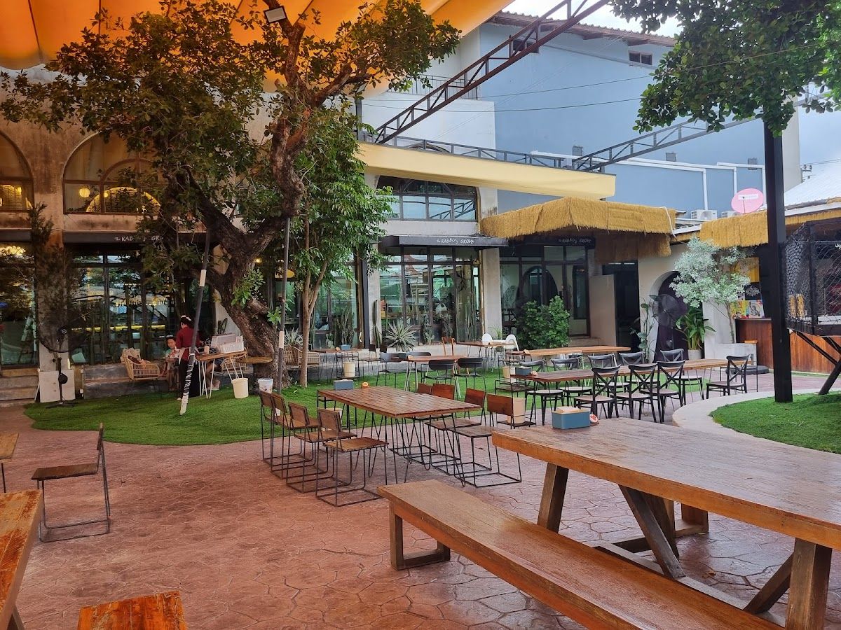 The Rabbit's Grove Cafe & Restaurant - Image 9