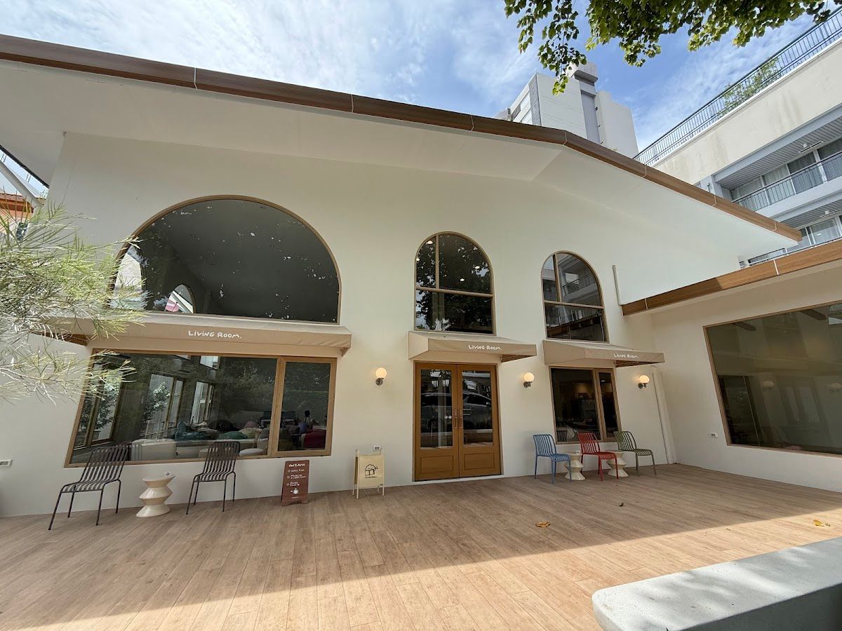 Living Room - Image 3