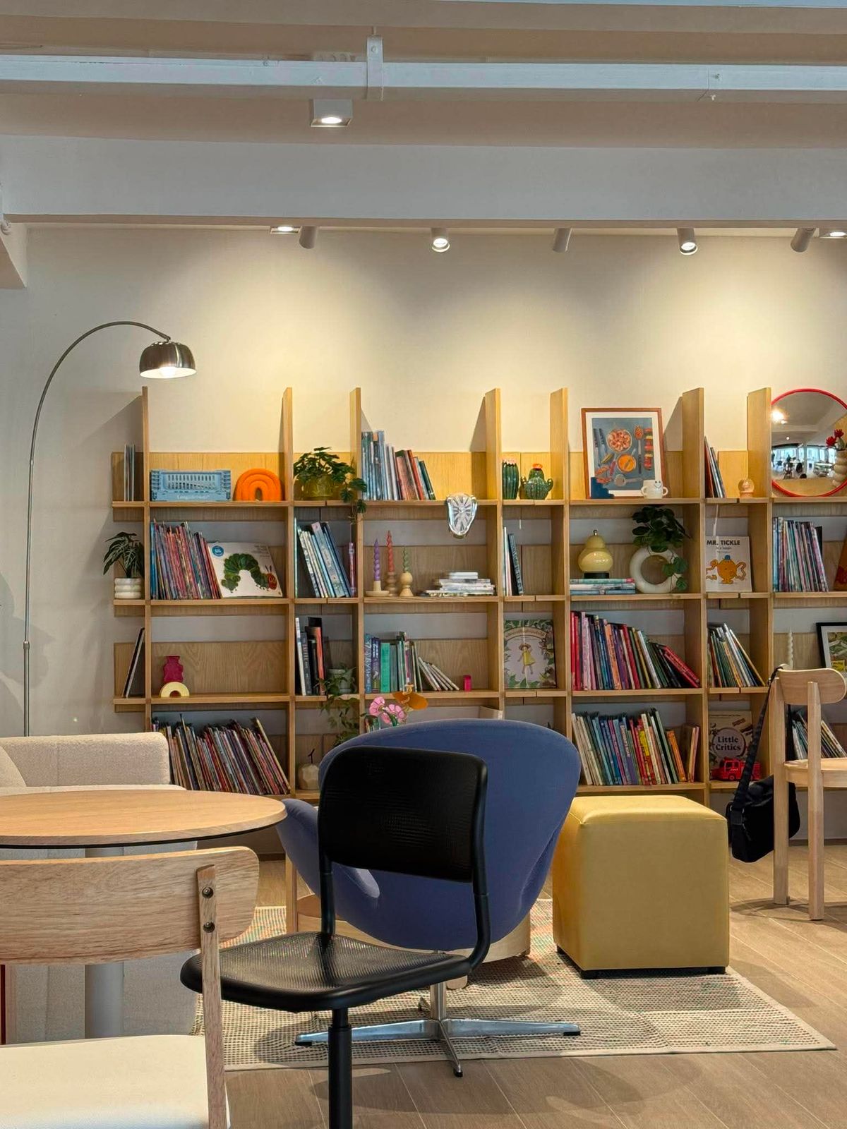 Living Room Thonglor - Image 4