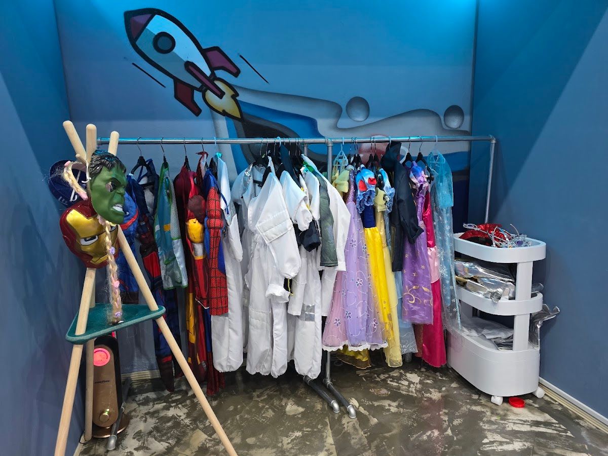 Twin Cosmos Cafe - Image 9