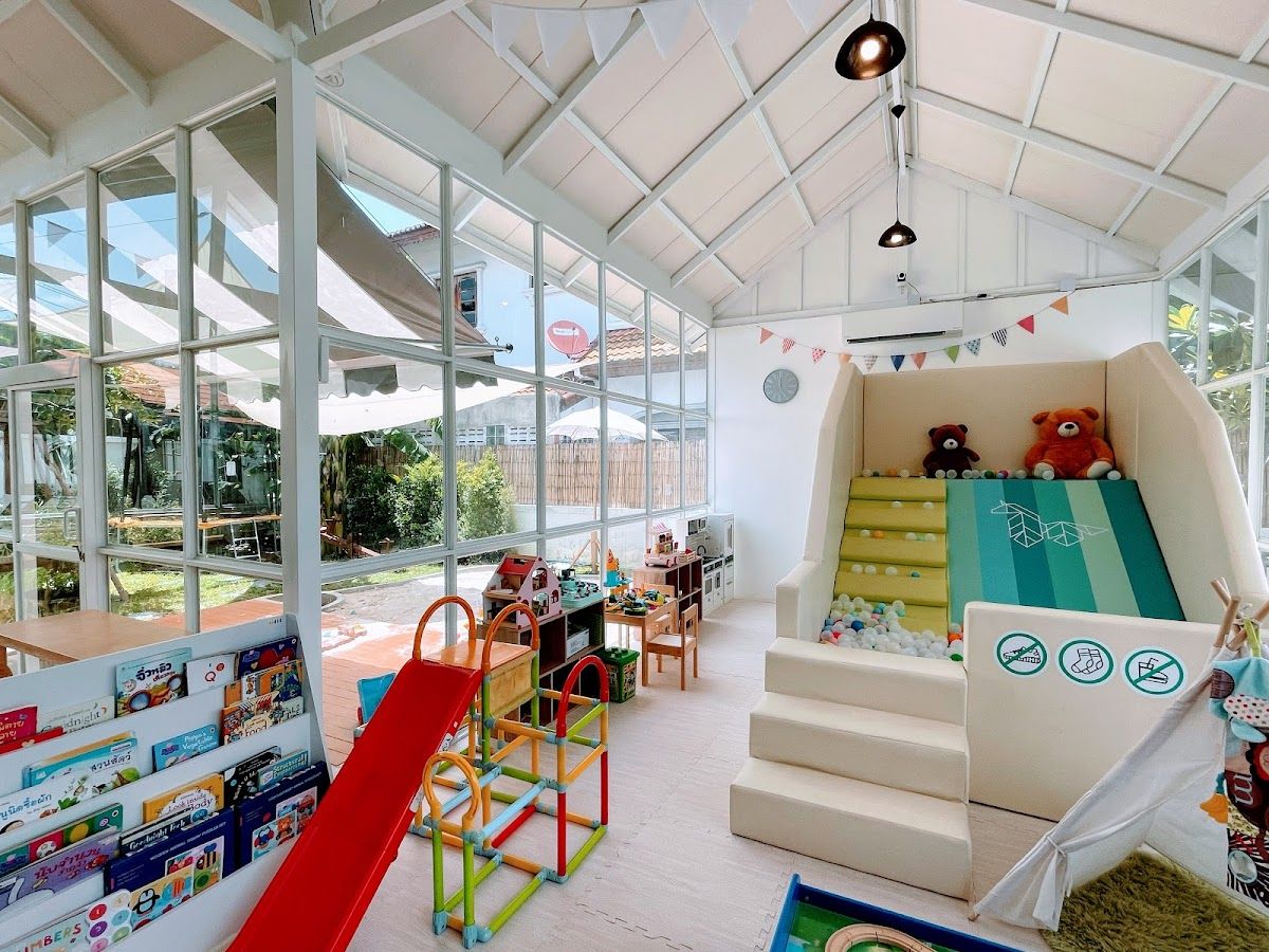 Banana Tree Horse Kids Cafe - Image 1