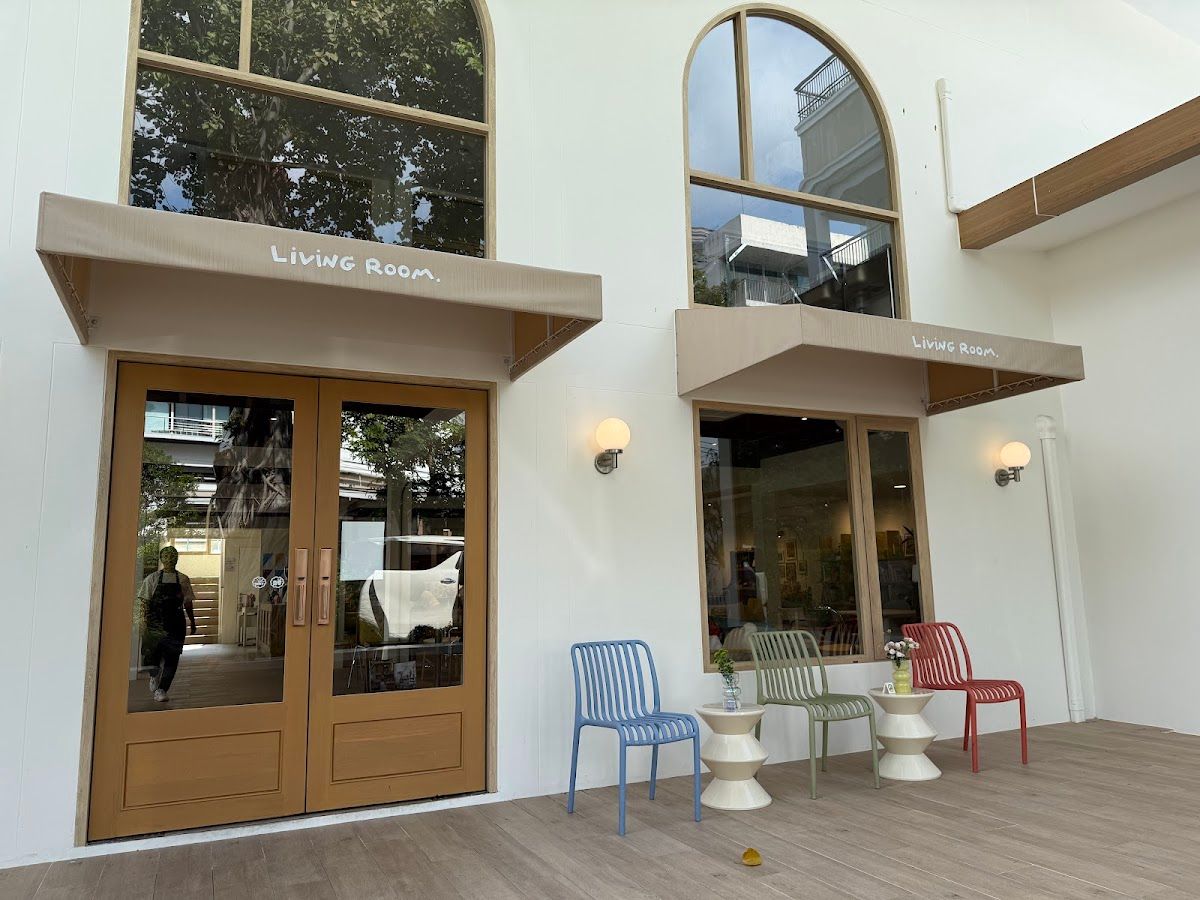 Living Room - Image 9