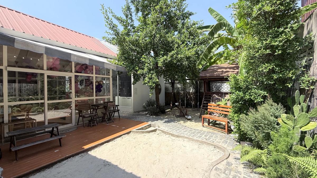 Banana Tree Horse Kids Cafe - Image 9