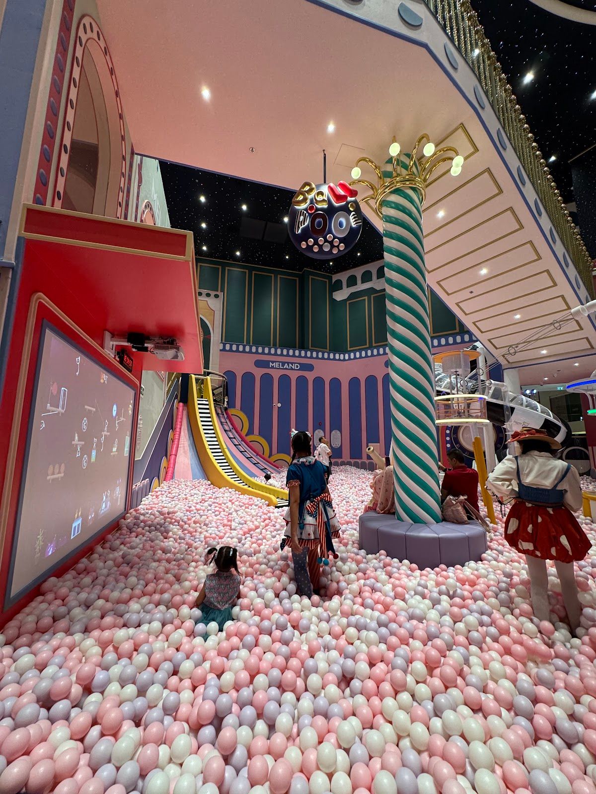 MELAND Siam Paragon Bangkok - Image 2