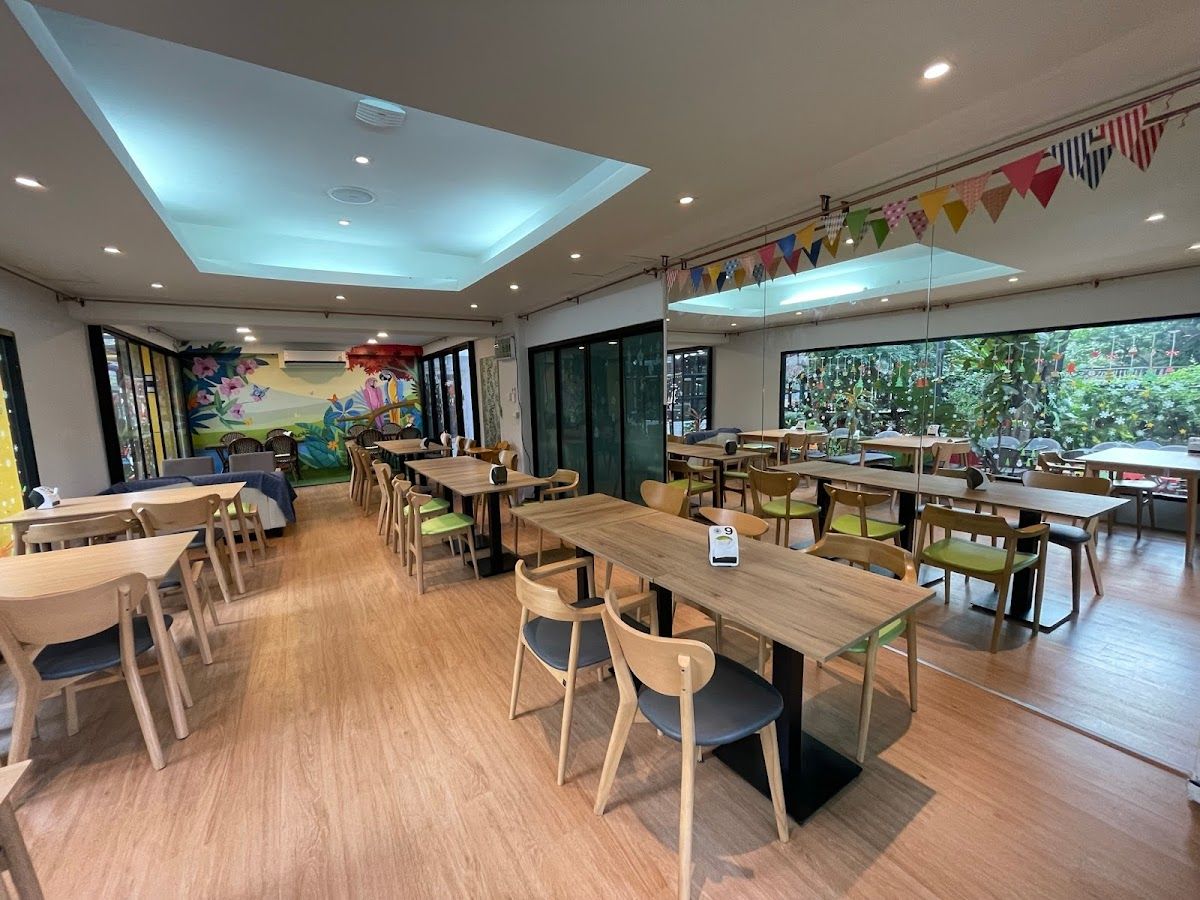 Inn Train - Image 10