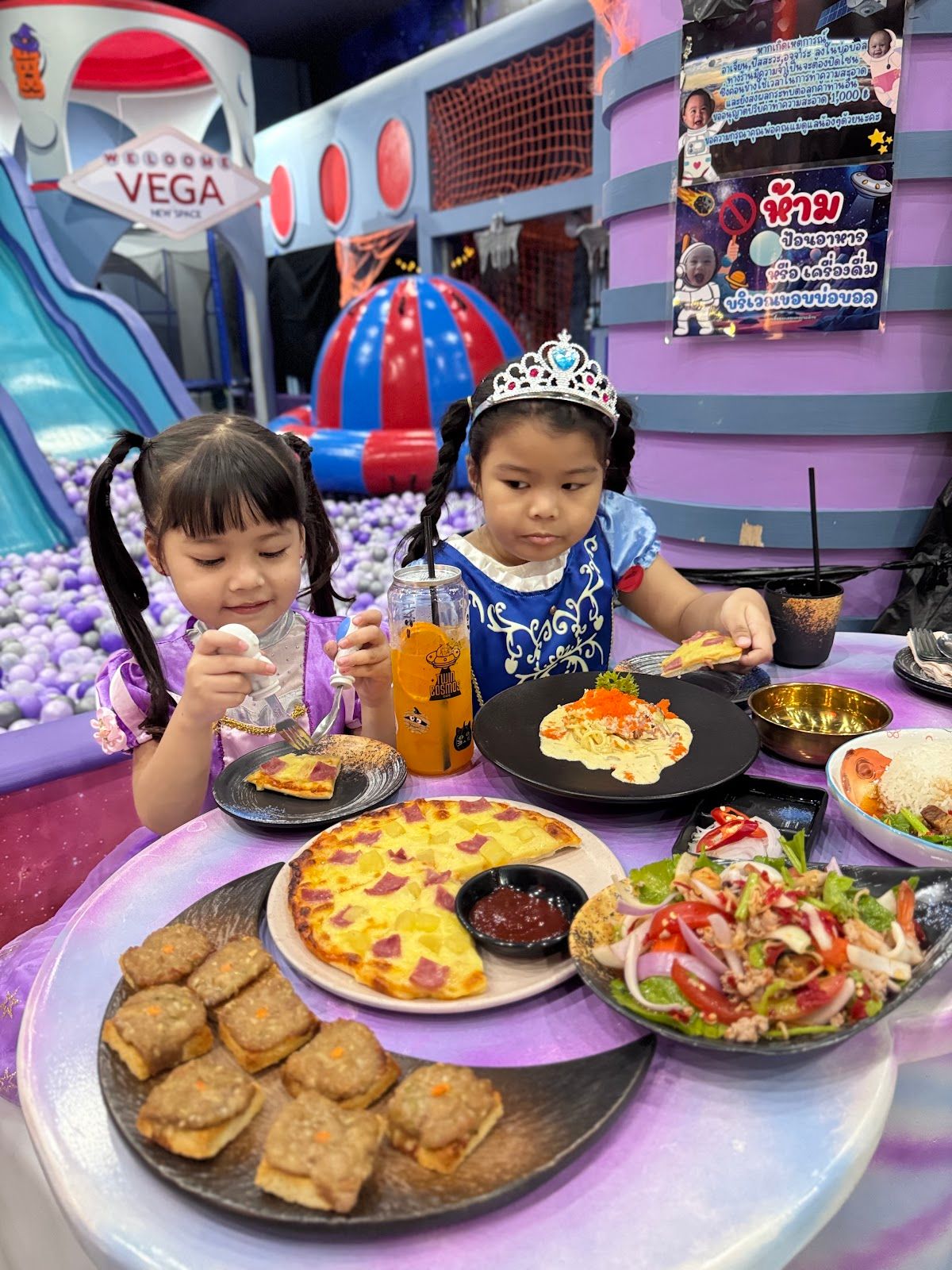 Twin Cosmos Cafe - Image 8