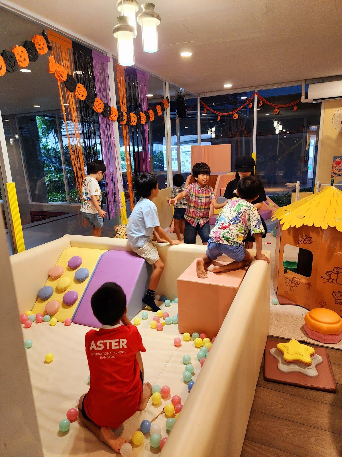 Bailey's Kitchen & Cafe - Image 1