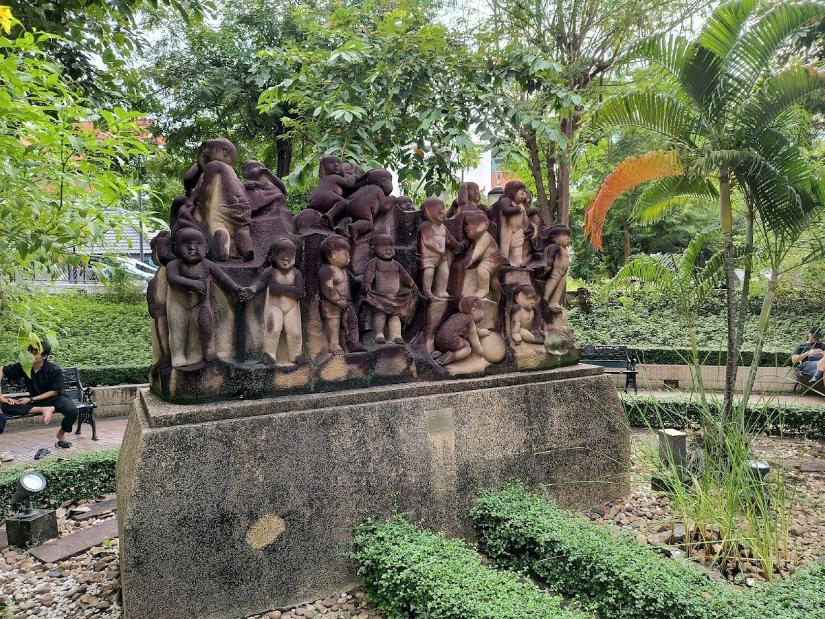 Benchasiri Park - Image 5