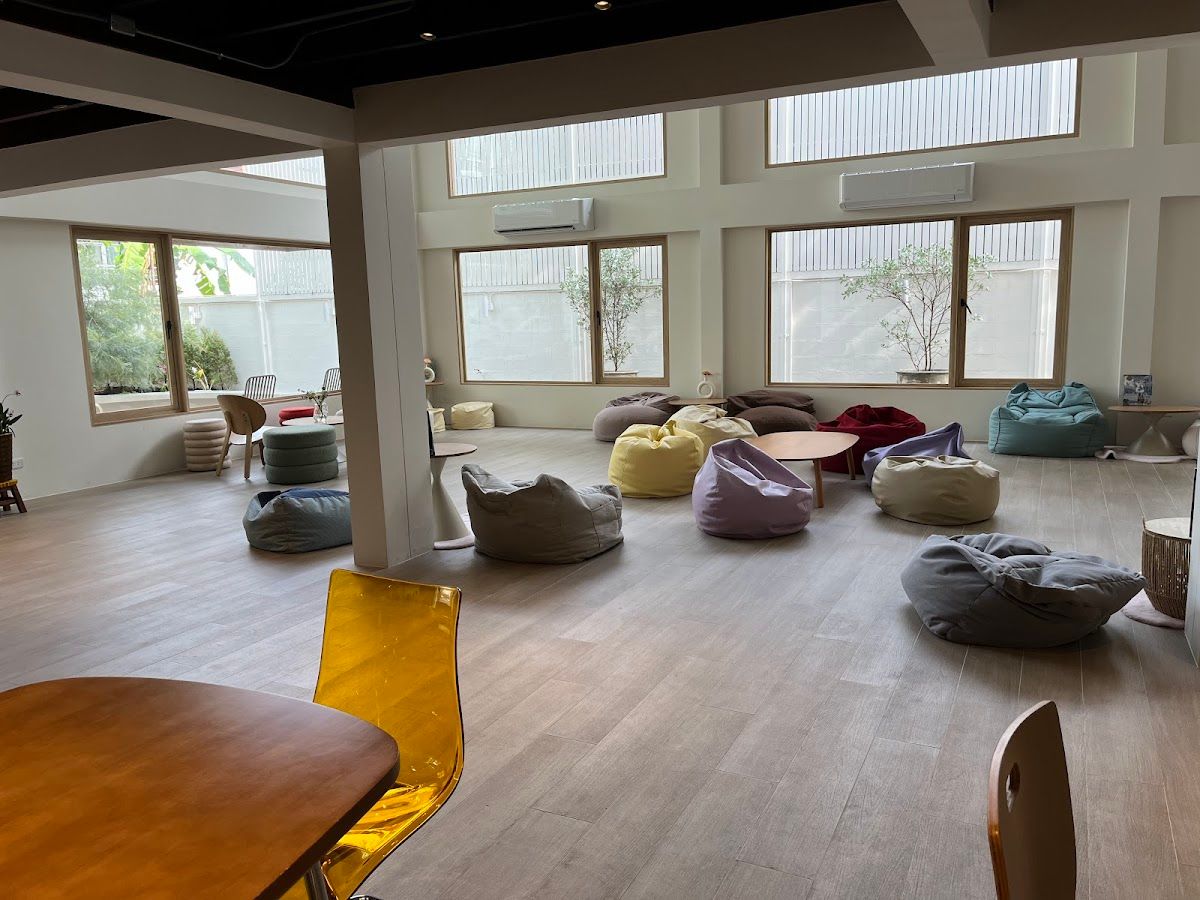 Living Room - Image 8