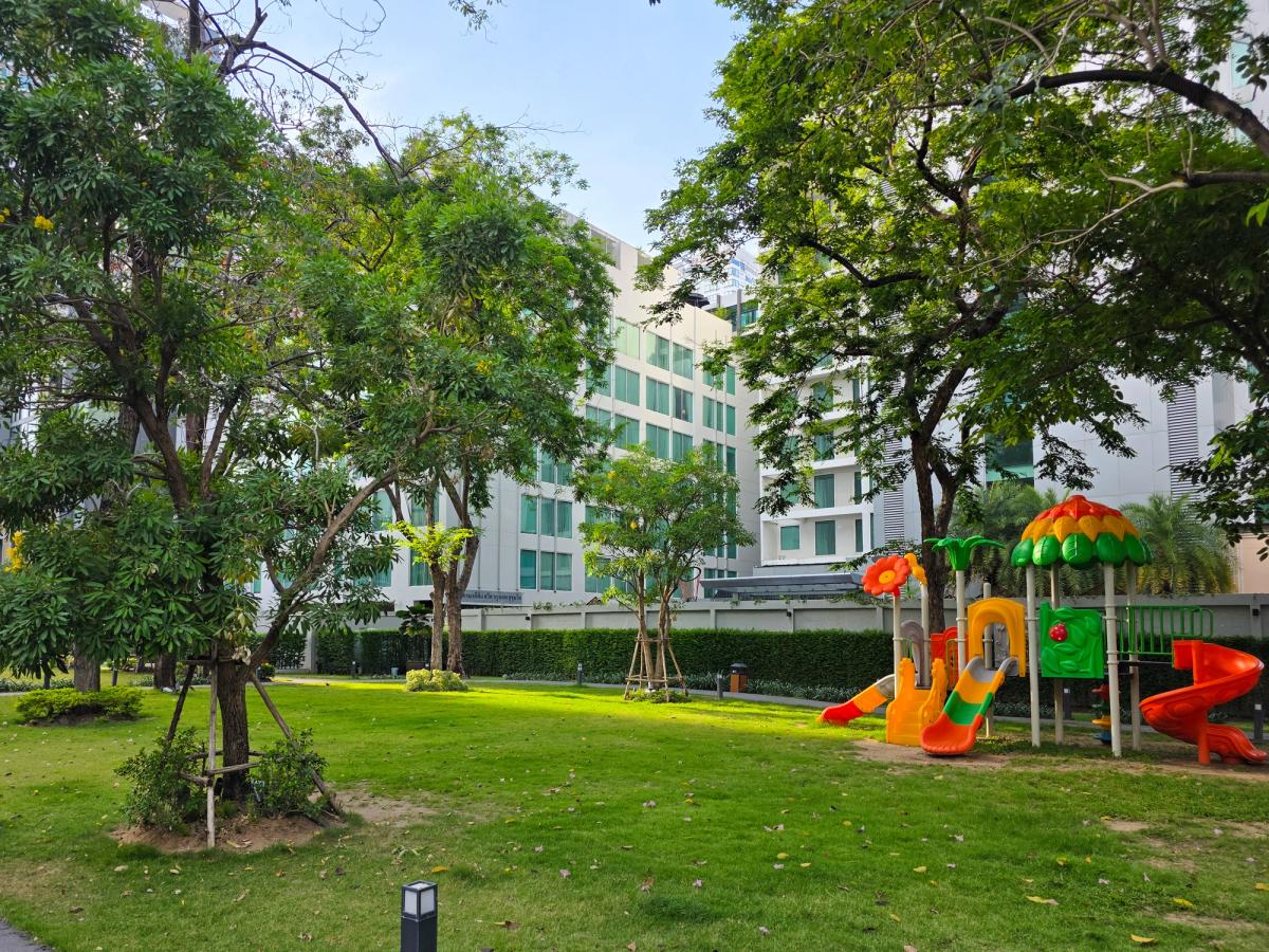 Bloom Cafe & Garden Lounge - Image 6