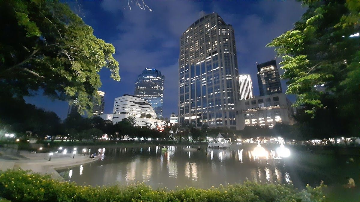 Benchasiri Park - Image 9