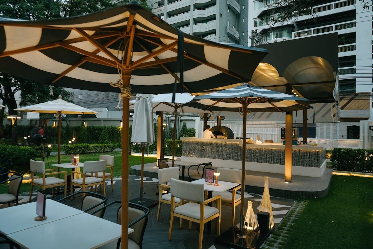 Bloom Café & Garden Lounge - Image 2